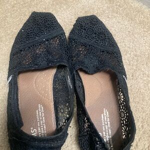 TOMS Women's Elegant Black Lace Flats